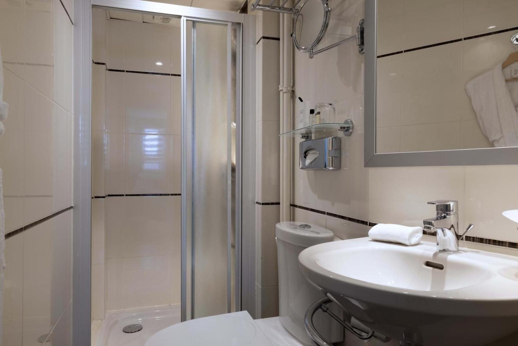 Hotel Elysees Bassano Paris Ngoại thất bức ảnh